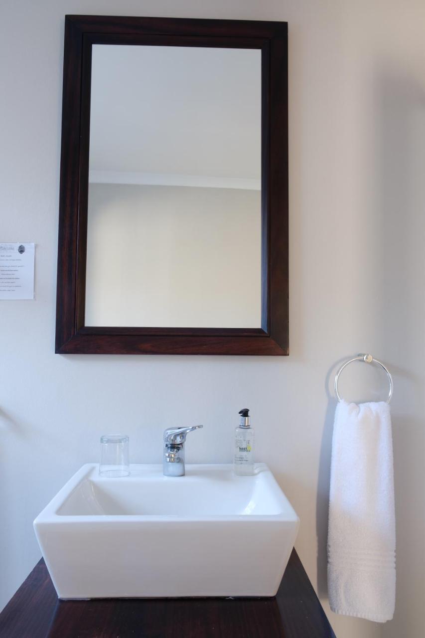 Constantia White Lodge Guest House Cape Town Exterior photo
